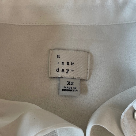 A New Day Button Front Top - Picture 3 of 4